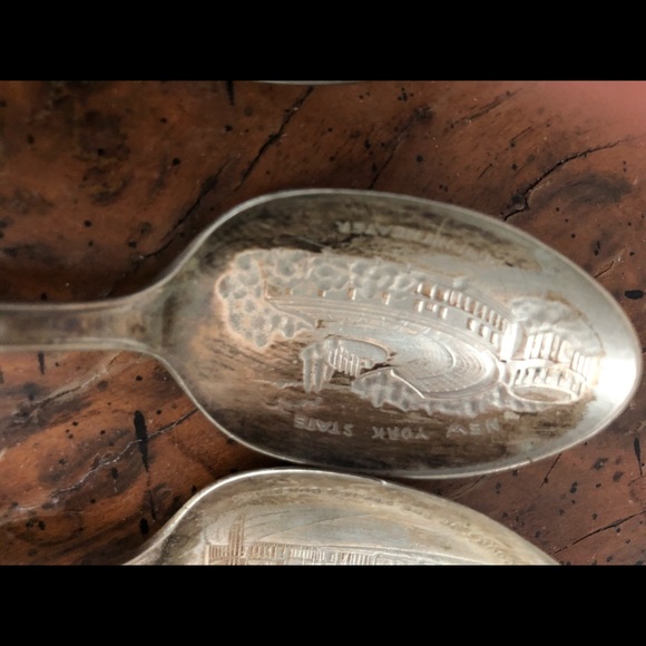 Vintage 1939 NY Worlds Fair Silver Spoons - Picture 5 of 6